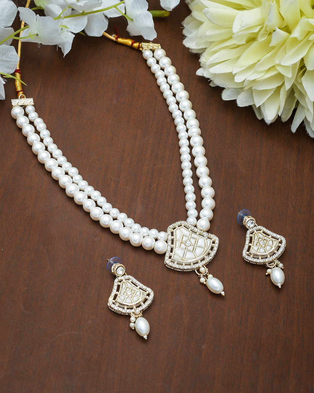White moti mala
