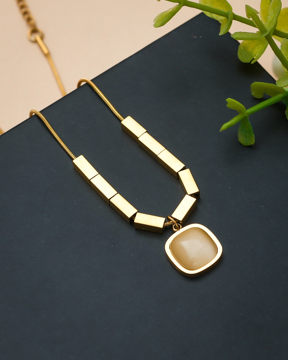 Meet your Minimal Necklace Set—the everyday essential for the effortlessly chic! 💫